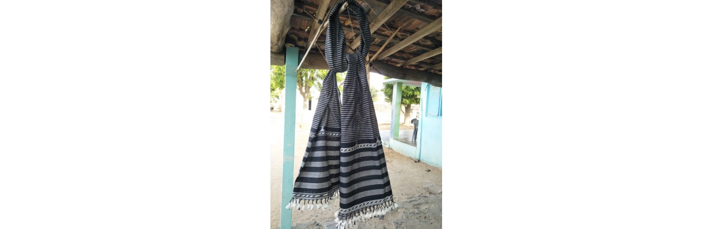 Kutch hand weaving Cotton Stole - Black and white Lining